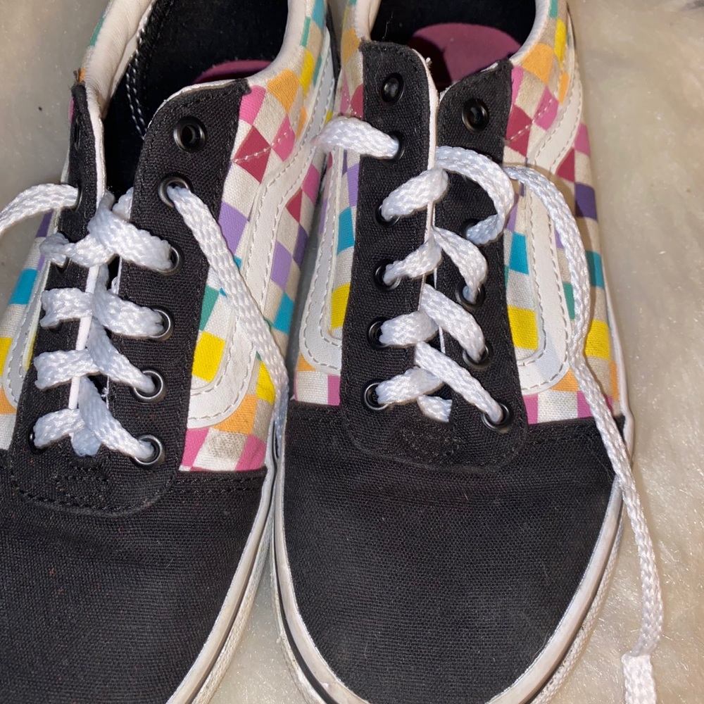 Van off the wall a small hole on left shoe